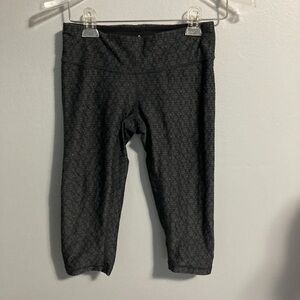 Prana Capris Leggings Black
Geometric Patterned Ruching
Size XS Key Pocket